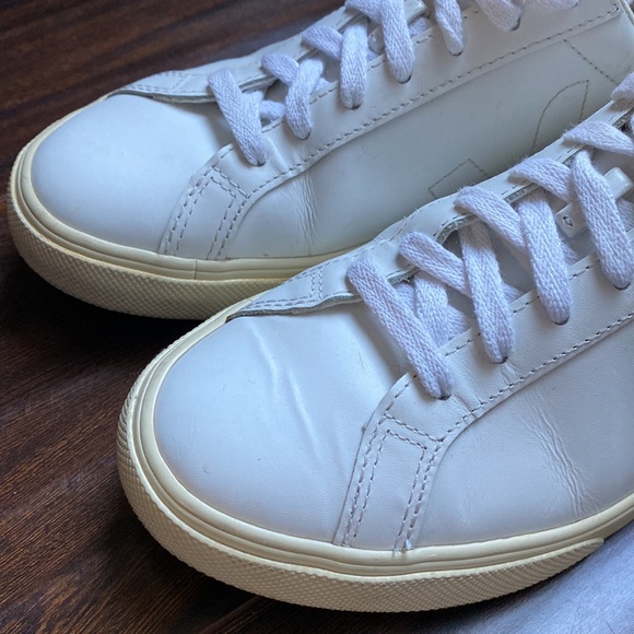 VEJA Esplar Leather Logo Sneakers - Picture 9 of 14